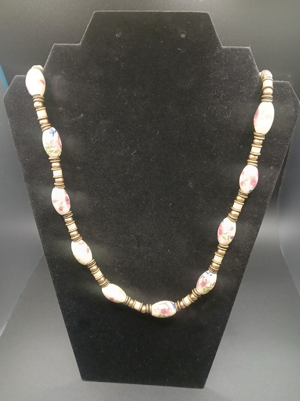 Vintage Rosebud And Corn Flower Ivory Ceramic Necklace